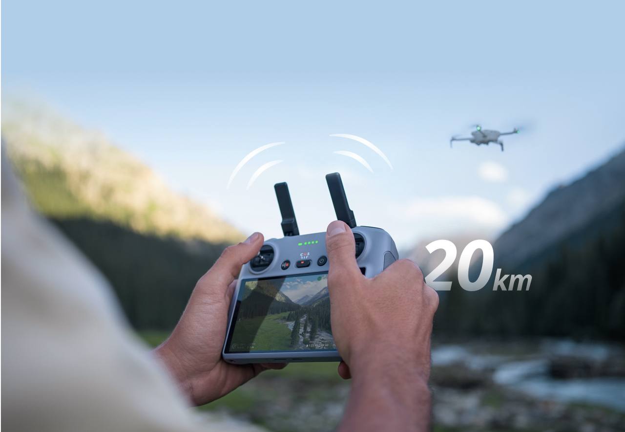 Drohne Dji Mini 4 Pro Fly More Combo mit Fernbedienung Weiß 