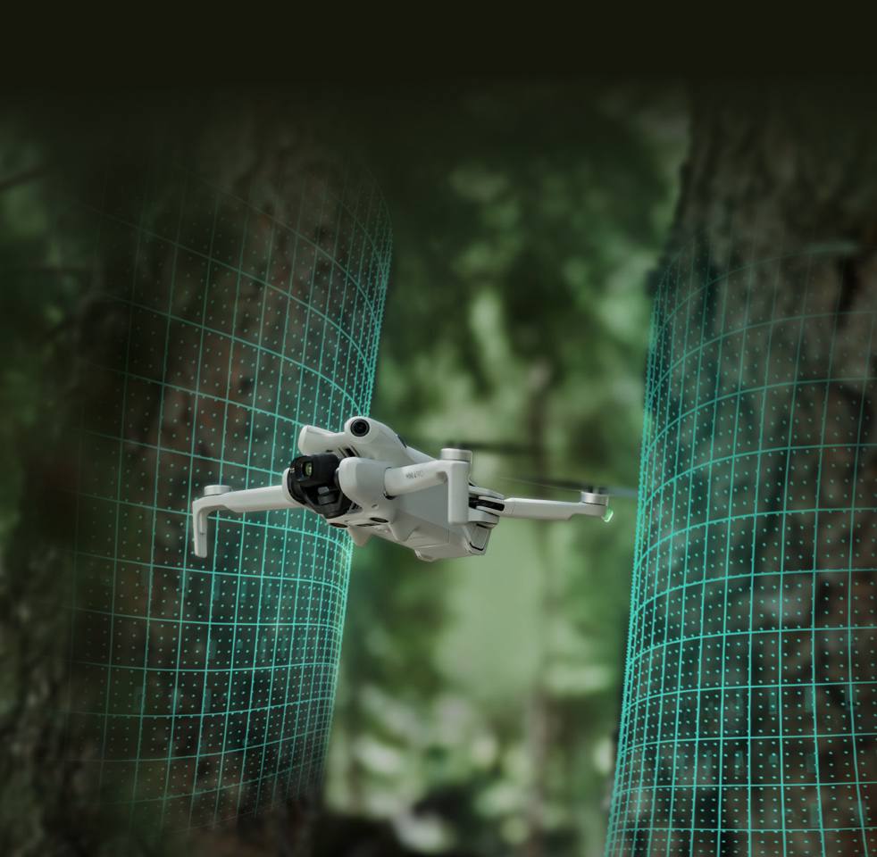 Drohne Dji Mini 4 Pro Fly More Combo mit Fernbedienung Weiß 